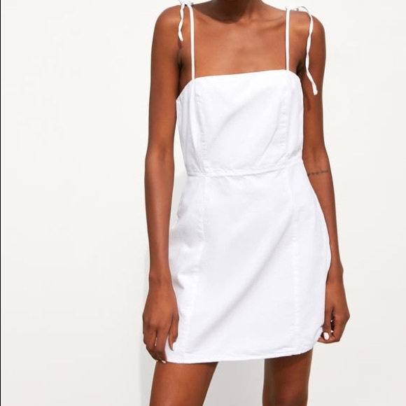 • SOLD • 2/$18 ⭕️ Zara White Dress - Picture 2 of 6